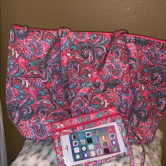 Handbags - Beautiful Quilted Paisley Tote and wristlet